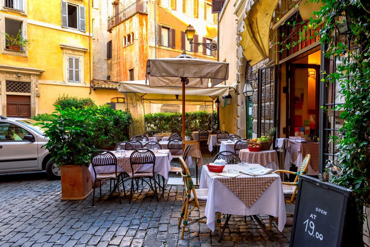 A sidewalk cafe in Italy
