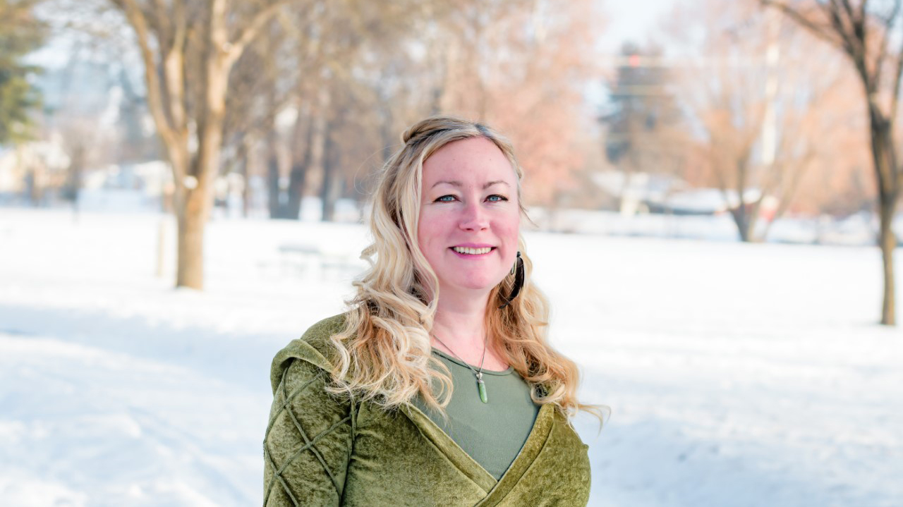 A picture of instructor Holly Hume