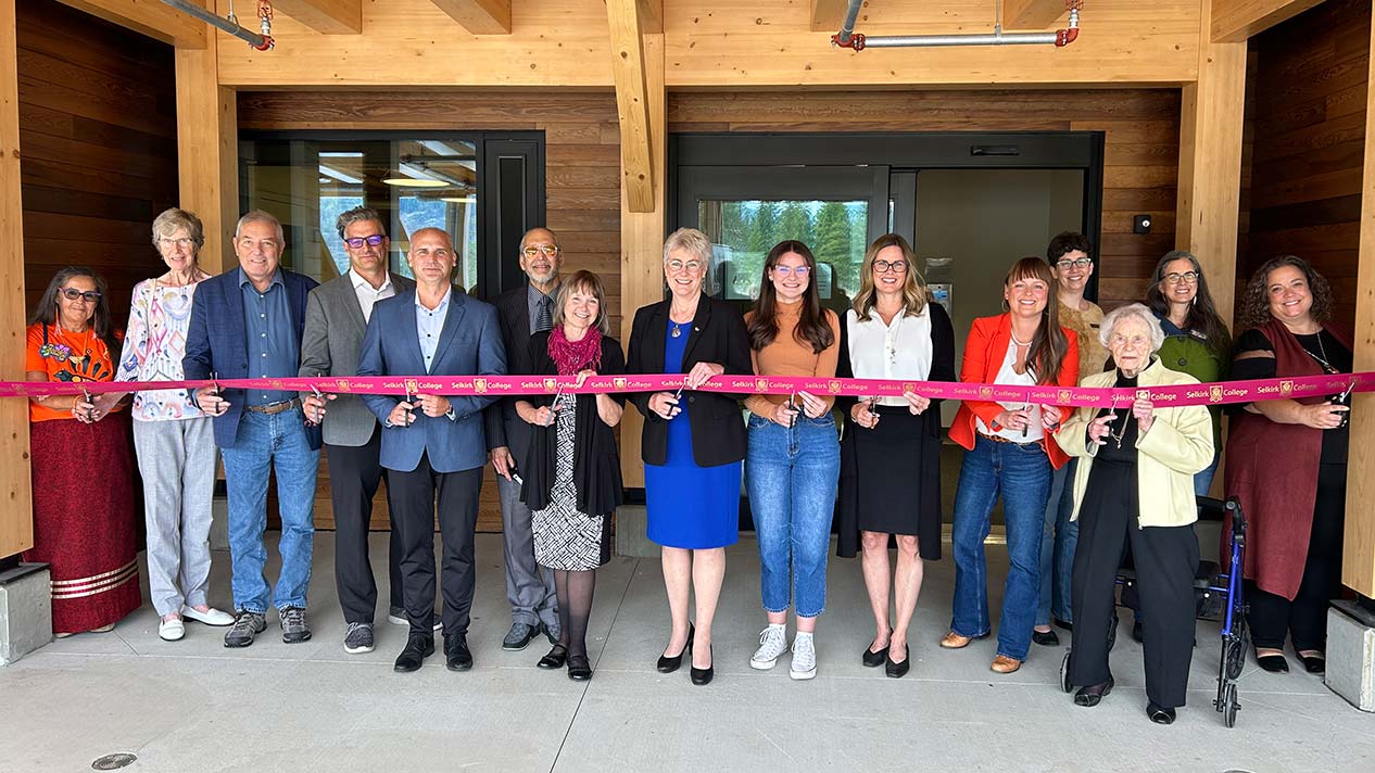 Ribbon cutting group from Castlegar Campus project