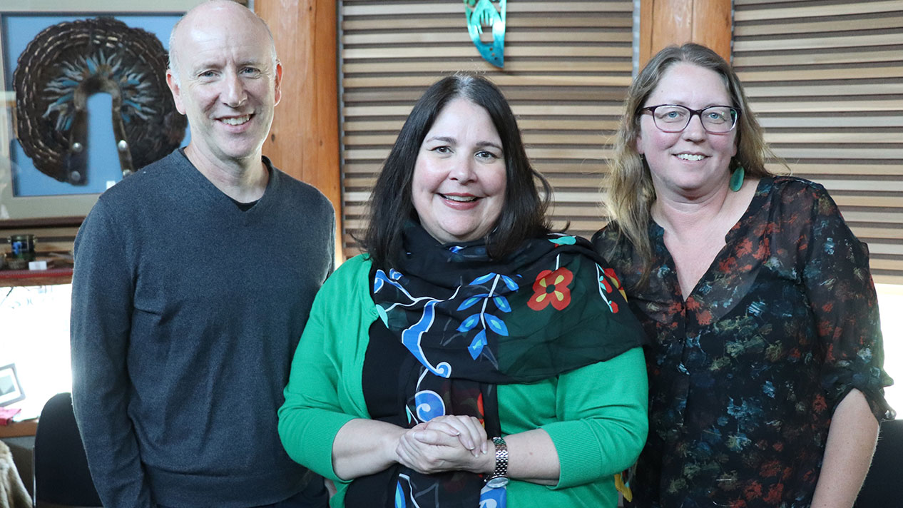 Historian Laurie Arnold (middle) with Selkirk College history instructors Duff Sutherland (left) and Takaia Larsen (right).