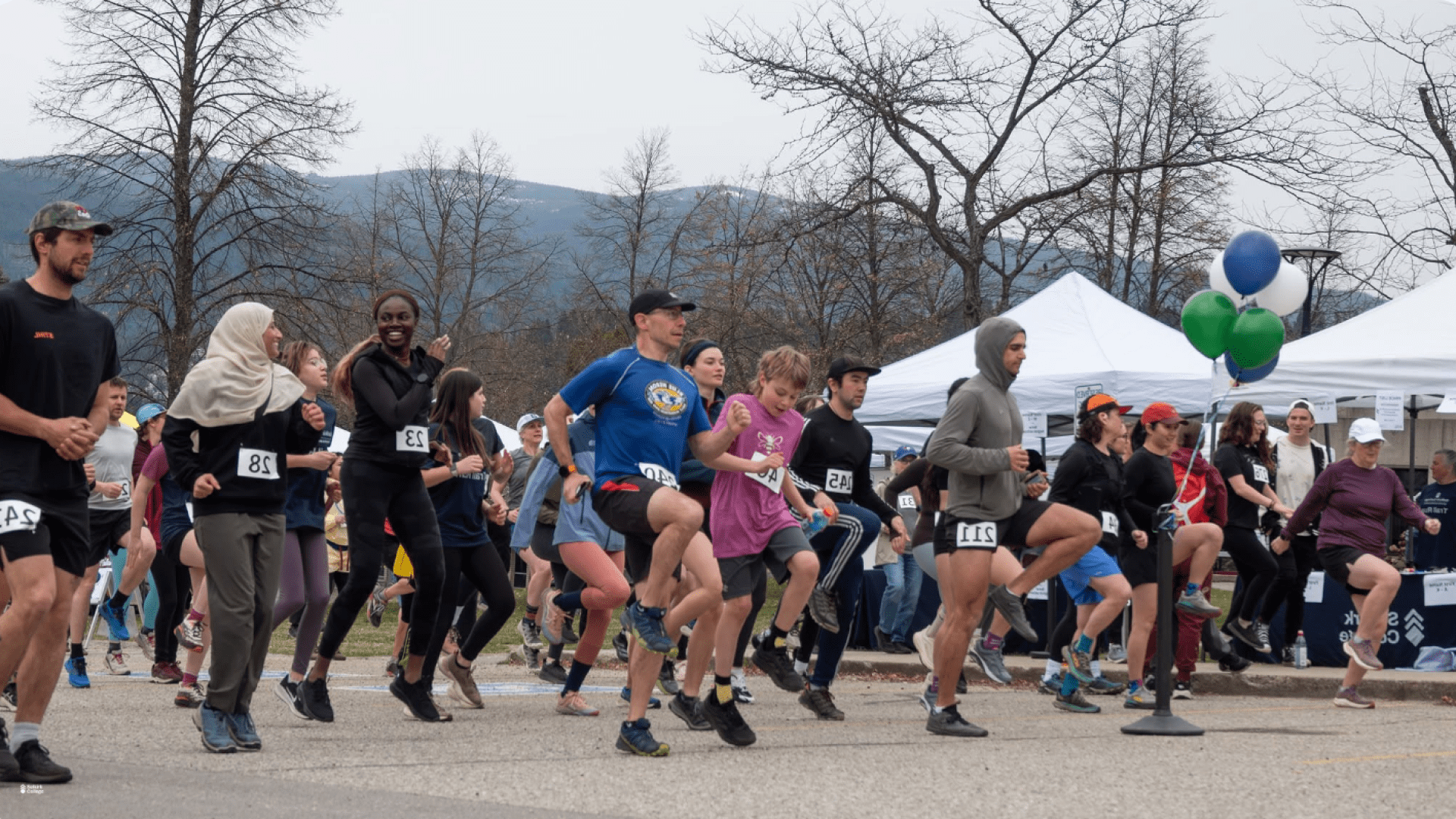 trail run start line