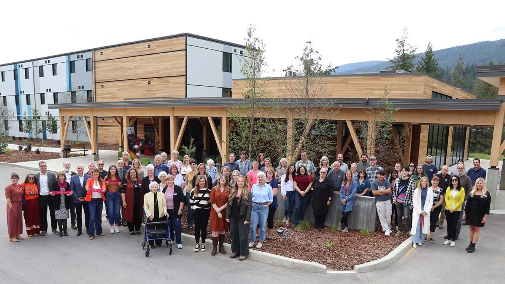 Big group at student housing opening
