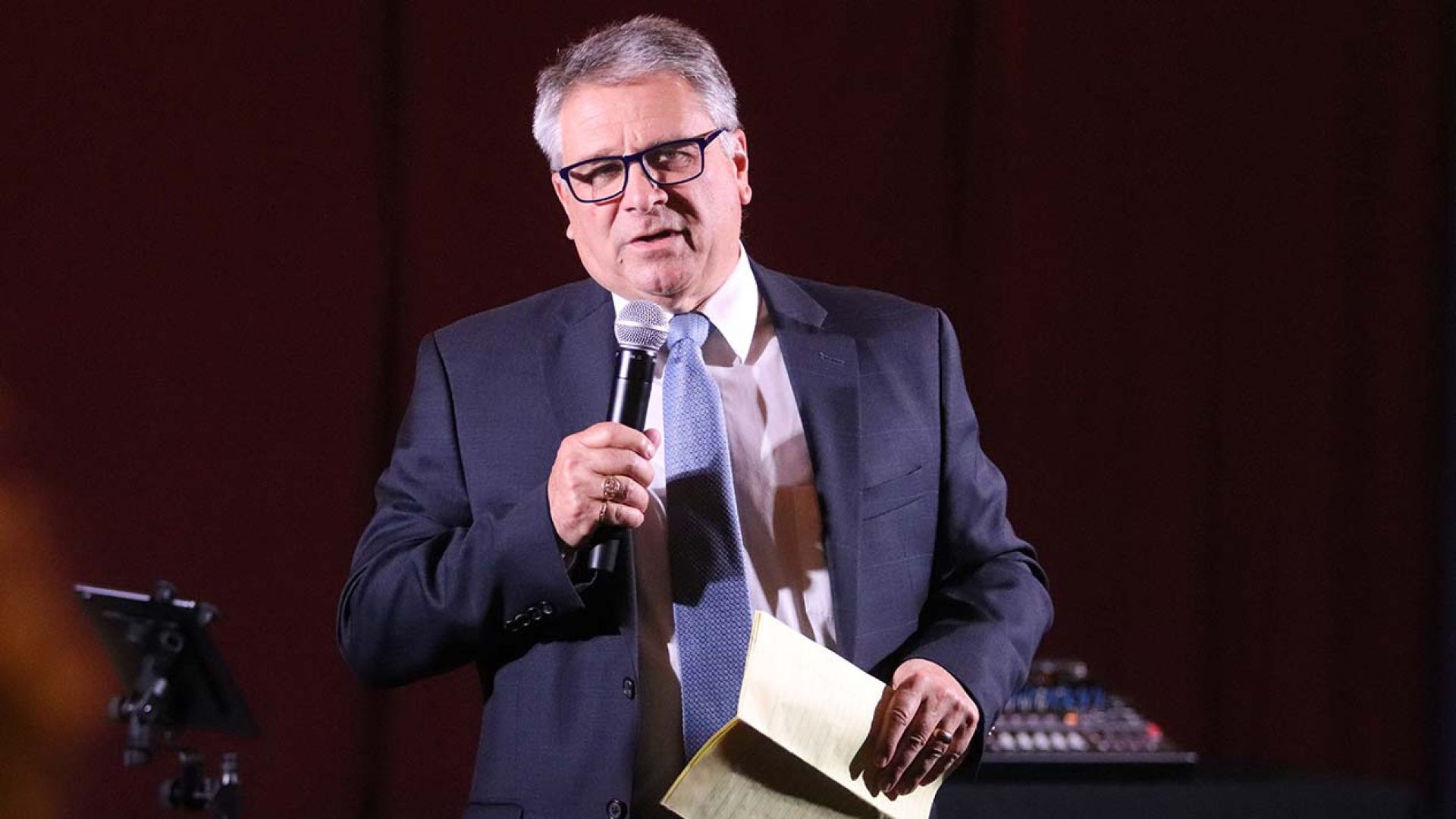 Foundation chair Bruce LeRose speaks to the guests