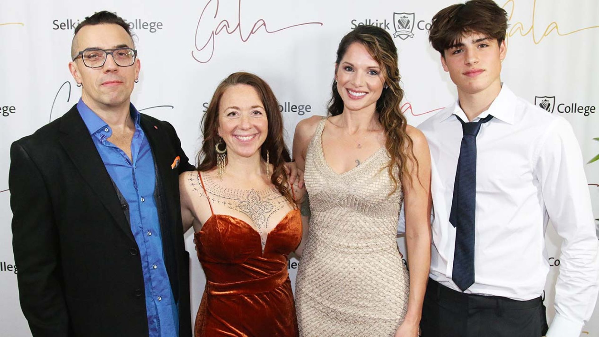 Red carpet photo with GeoLyn and her group