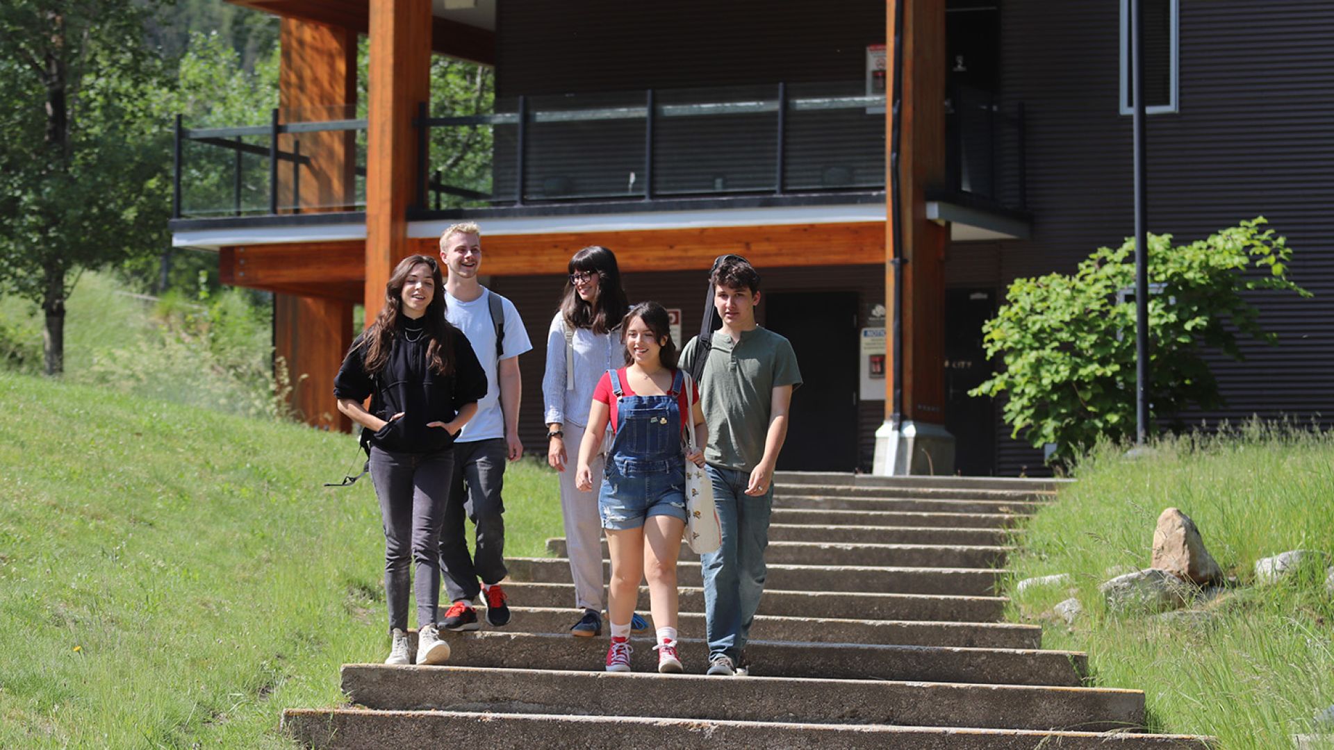Students walk together on campus