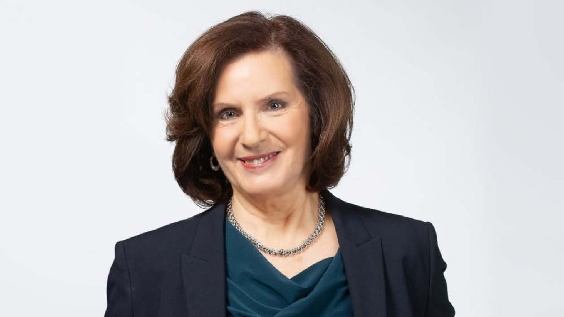 A headshot of Carol Off smiling