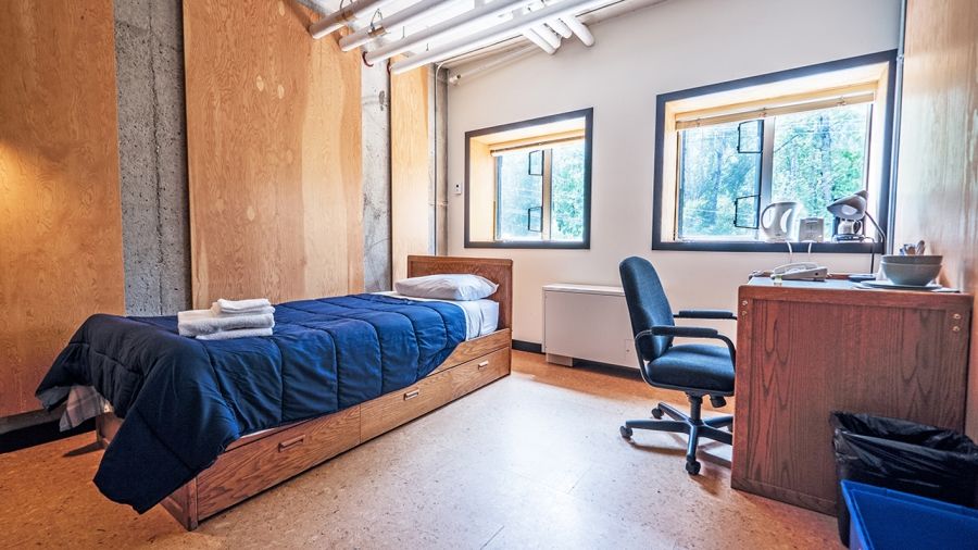 Bedroom Student Housing Tenth Street Campus