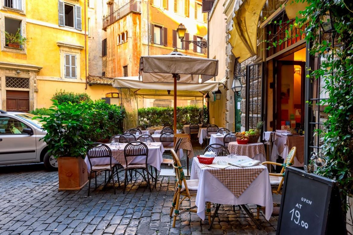 A sidewalk cafe in Italy