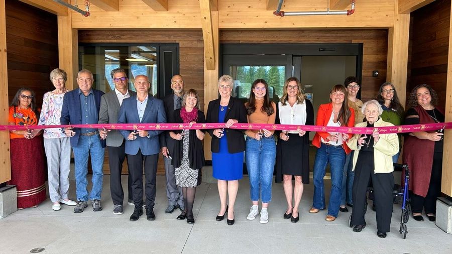 Ribbon cutting group from Castlegar Campus project